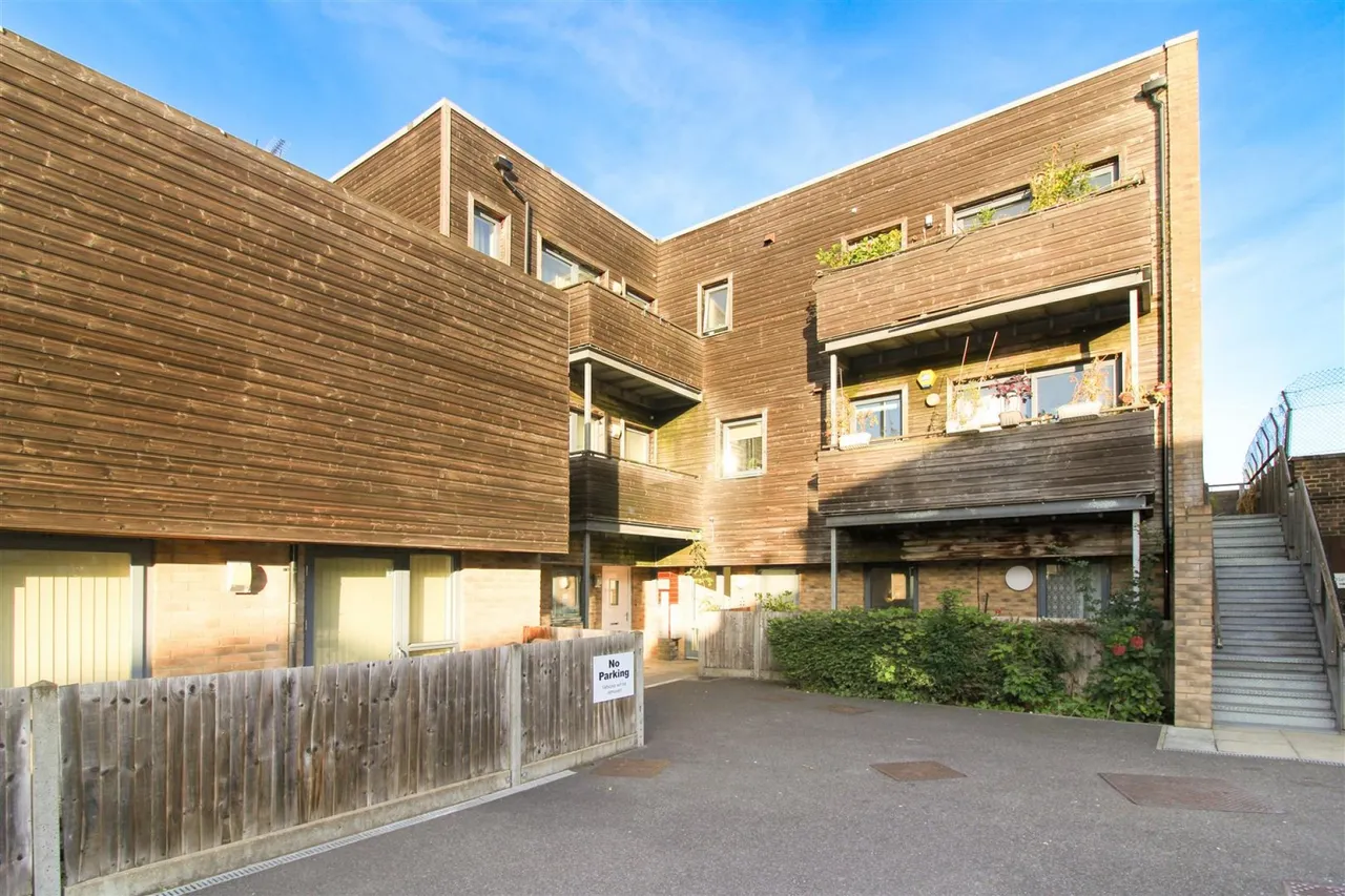 2 bed flat for sale, Reform Row, London, N17