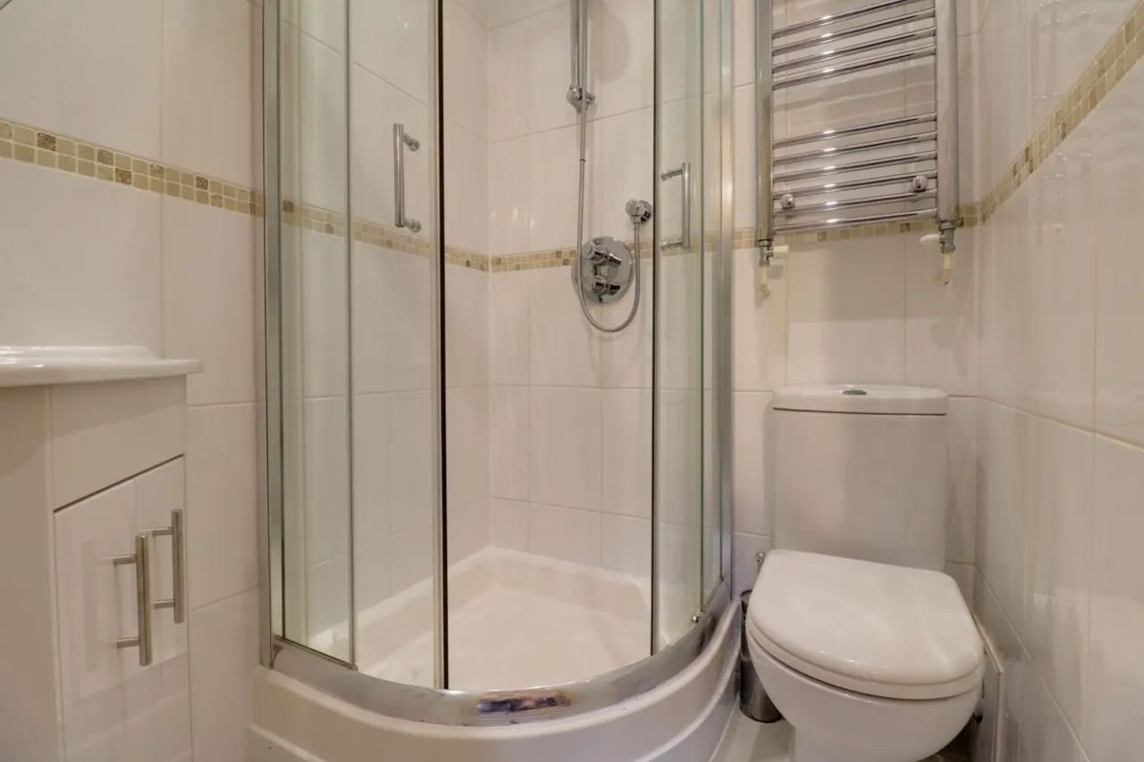 Bassetsbury Lane, HP11, photo 8