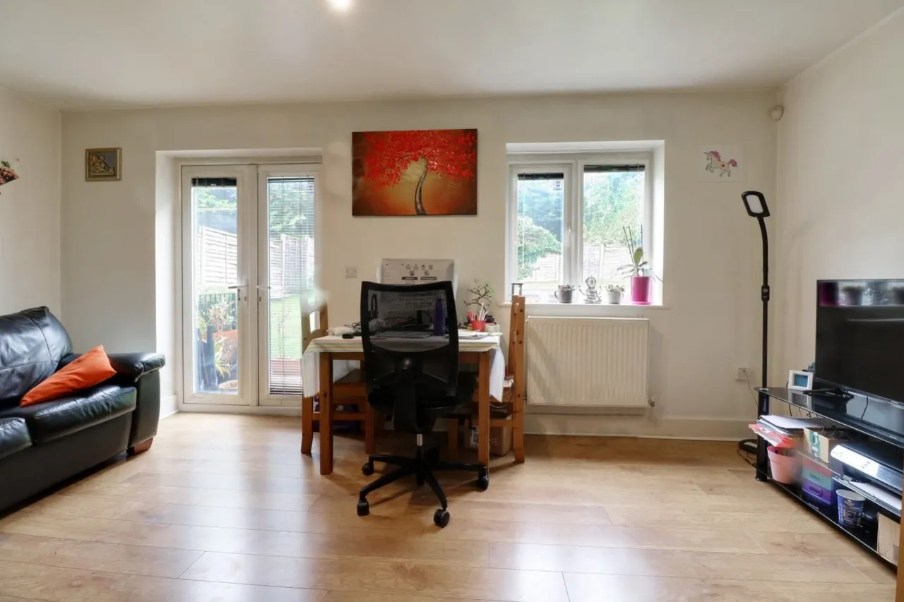Bassetsbury Lane, HP11, photo 5