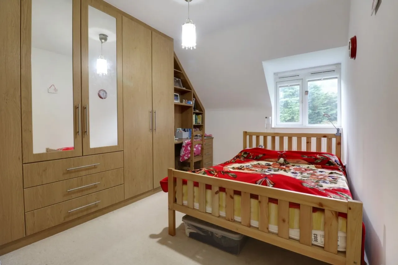 Bassetsbury Lane, HP11, photo 9