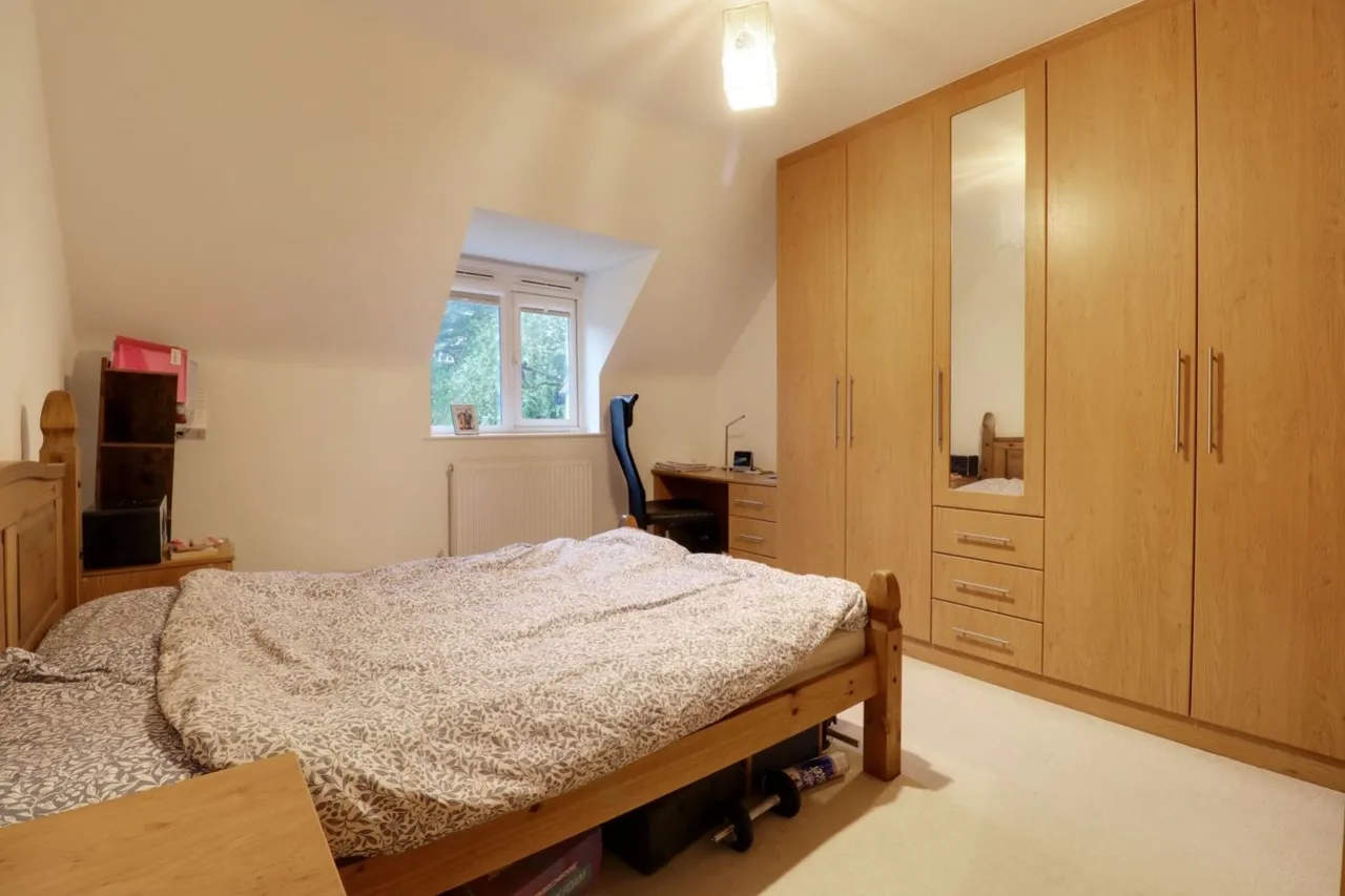 Bassetsbury Lane, HP11, photo 7