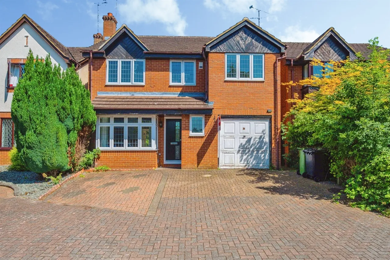 4 bed house for sale — Lorimer Close, Luton
