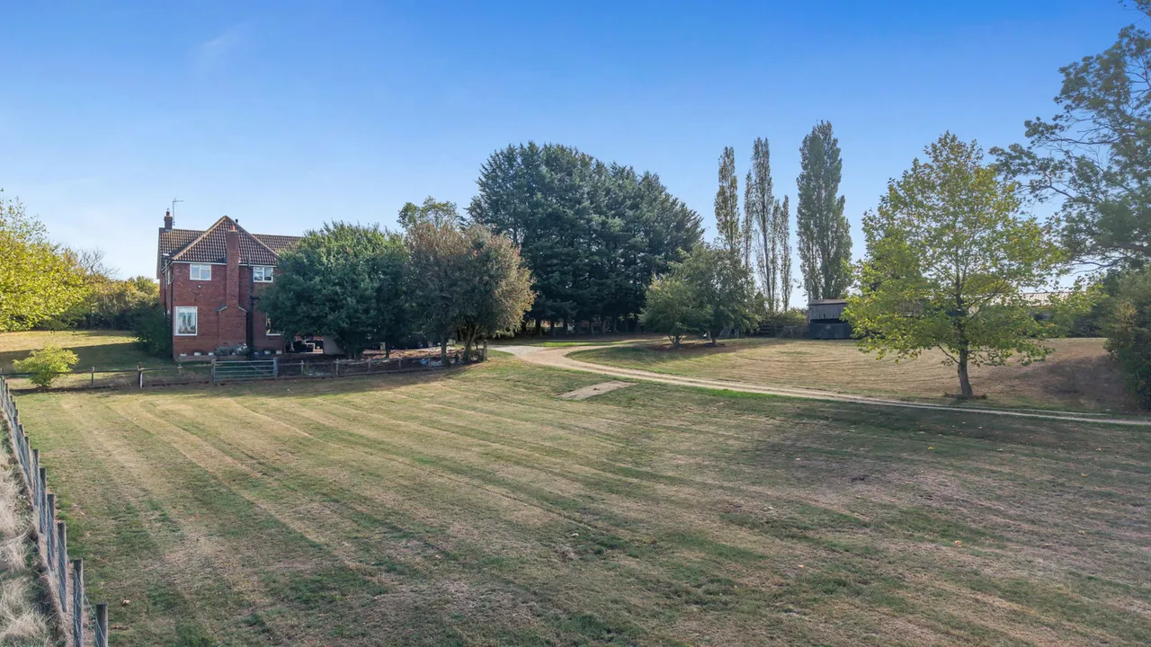 Slapton Road, Little Billington, photo 43