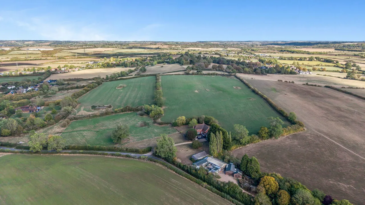 Slapton Road, Little Billington, photo 22