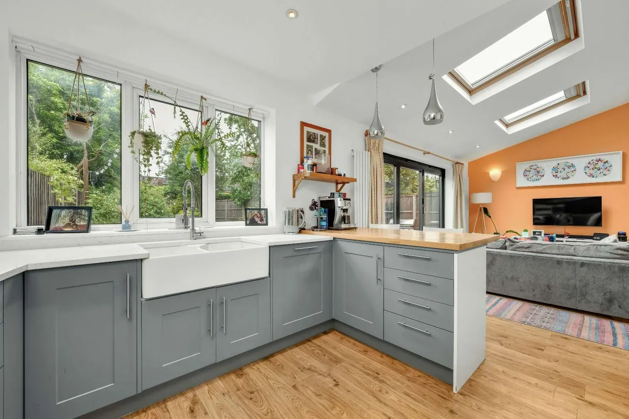 Harefield, Esher, Surrey, KT10 9TG, photo 8