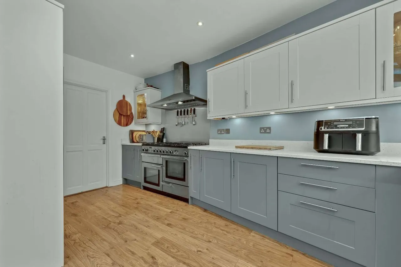 Harefield, Esher, Surrey, KT10 9TG, photo 6