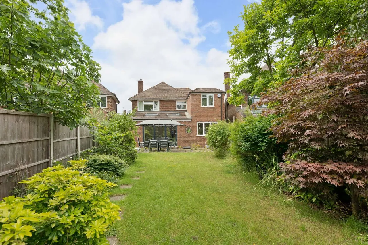 Harefield, Esher, Surrey, KT10 9TG, photo 2