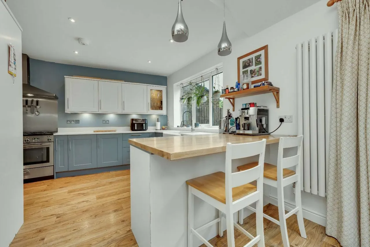 Harefield, Esher, Surrey, KT10 9TG, photo 5