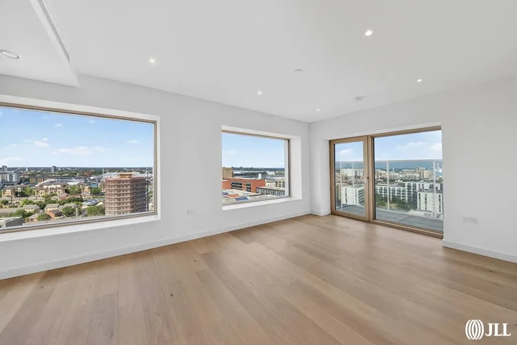1 bed flat for sale, Riverscape Walk, London, E16