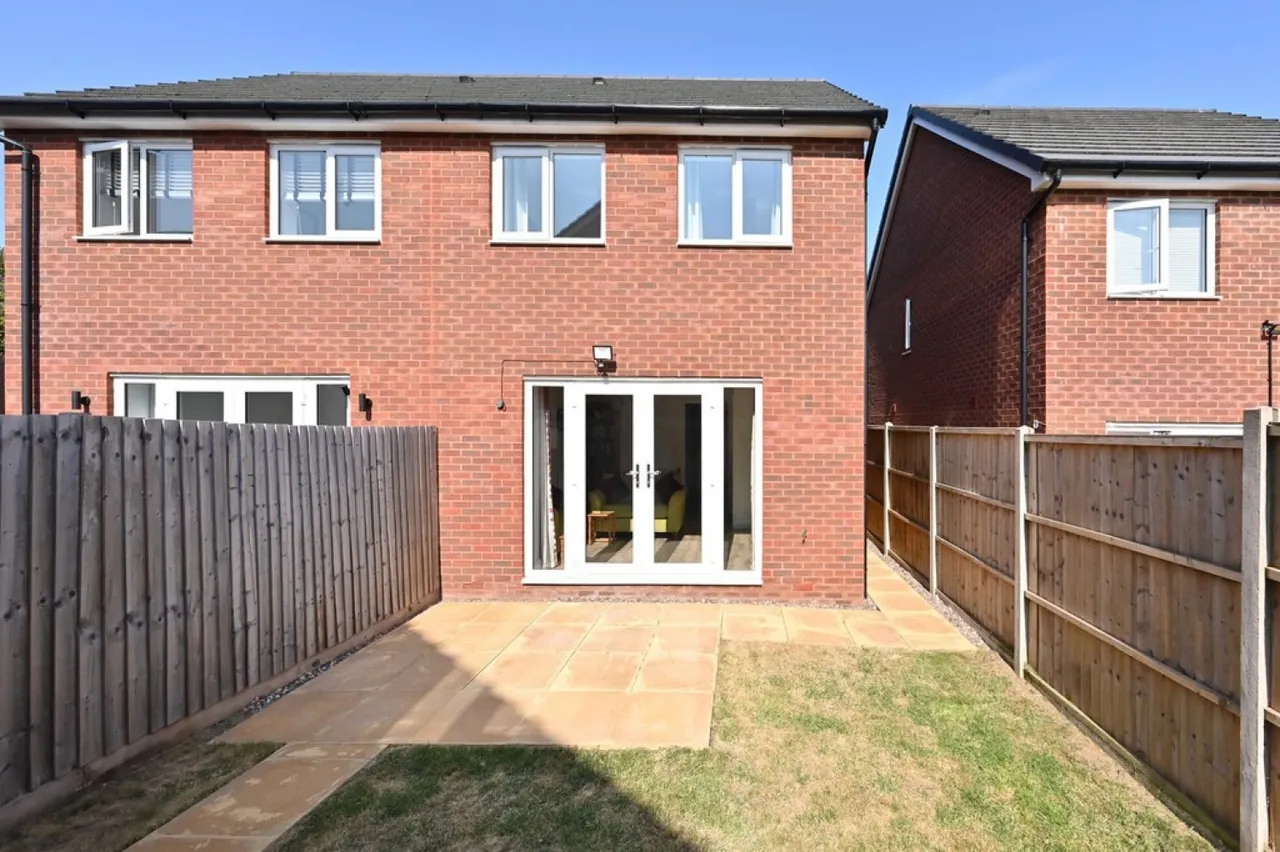 Passion Flower Grove, Burslem, ST6, photo 12