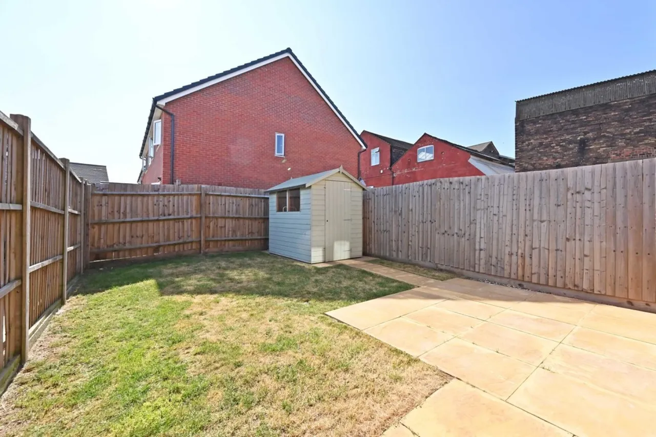 Passion Flower Grove, Burslem, ST6, photo 11