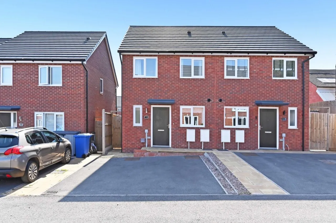 Passion Flower Grove, Burslem, ST6, photo 13