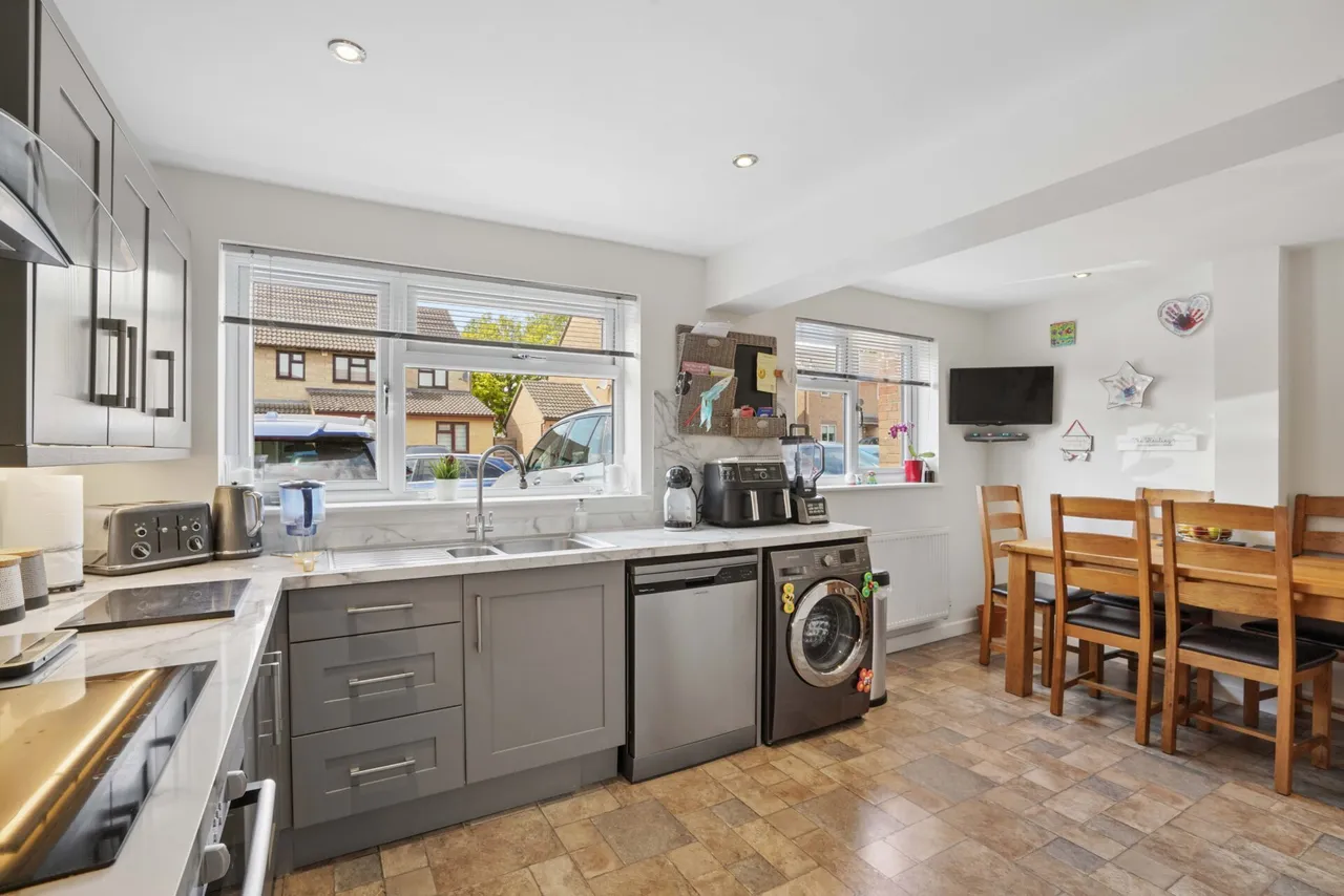Thorney Leys, Witney, OX28, photo 5