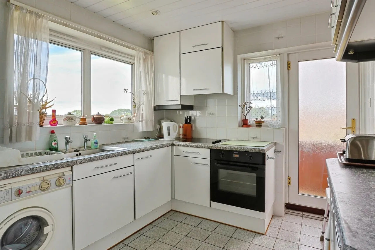 Midwood Avenue, Queens Park, BH8, photo 2