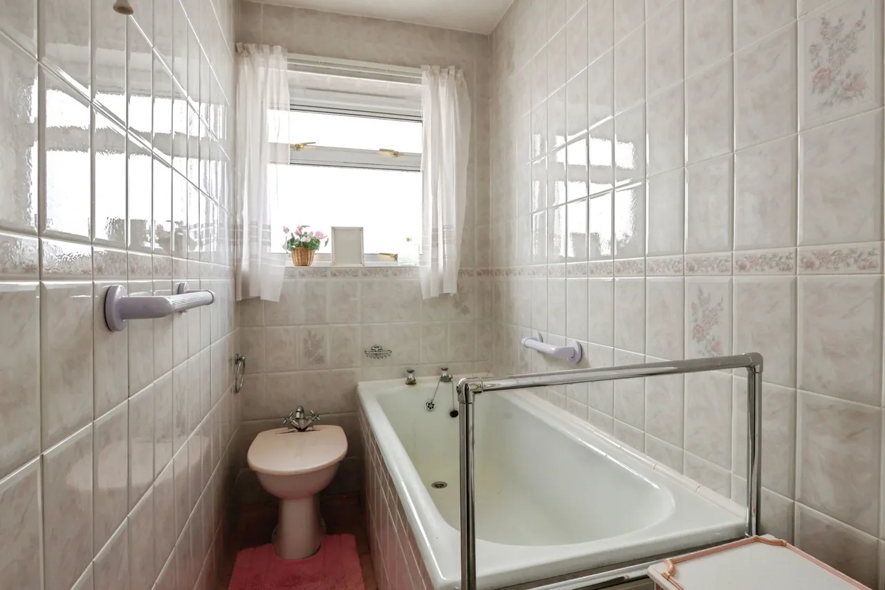 Midwood Avenue, Queens Park, BH8, photo 13