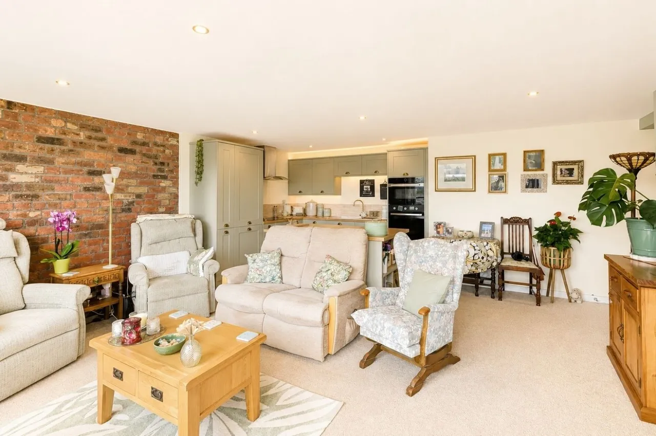 Park Road, Elland, HX5, photo 3