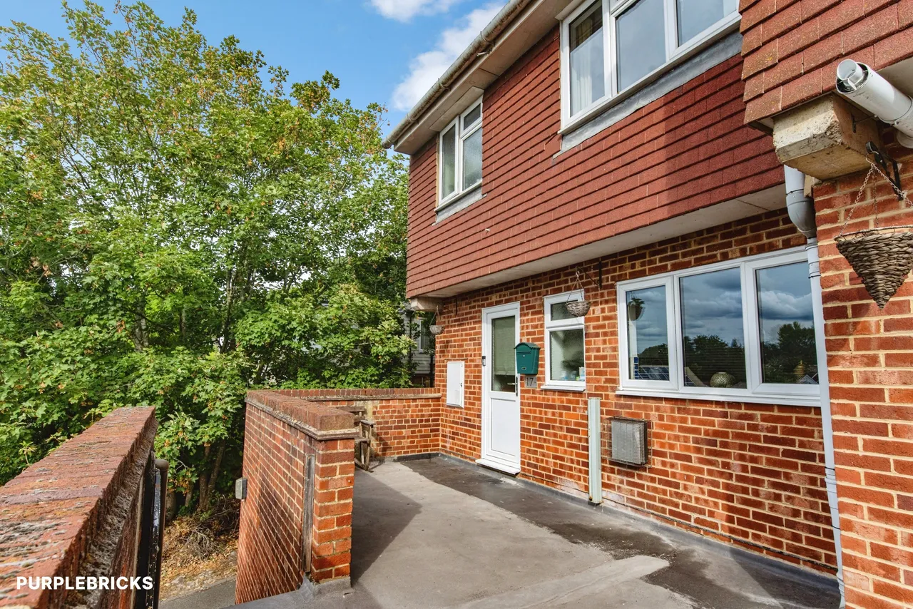 3 bed flat for sale, Roundway, Biggin Hill, TN16