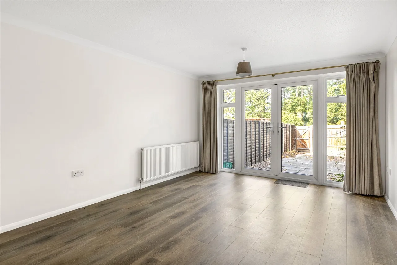 Raglan Road, Knaphill, GU21, photo 2