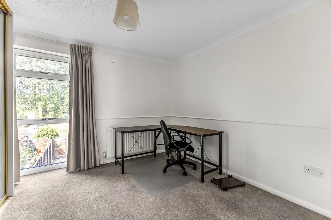 Raglan Road, Knaphill, GU21, photo 8