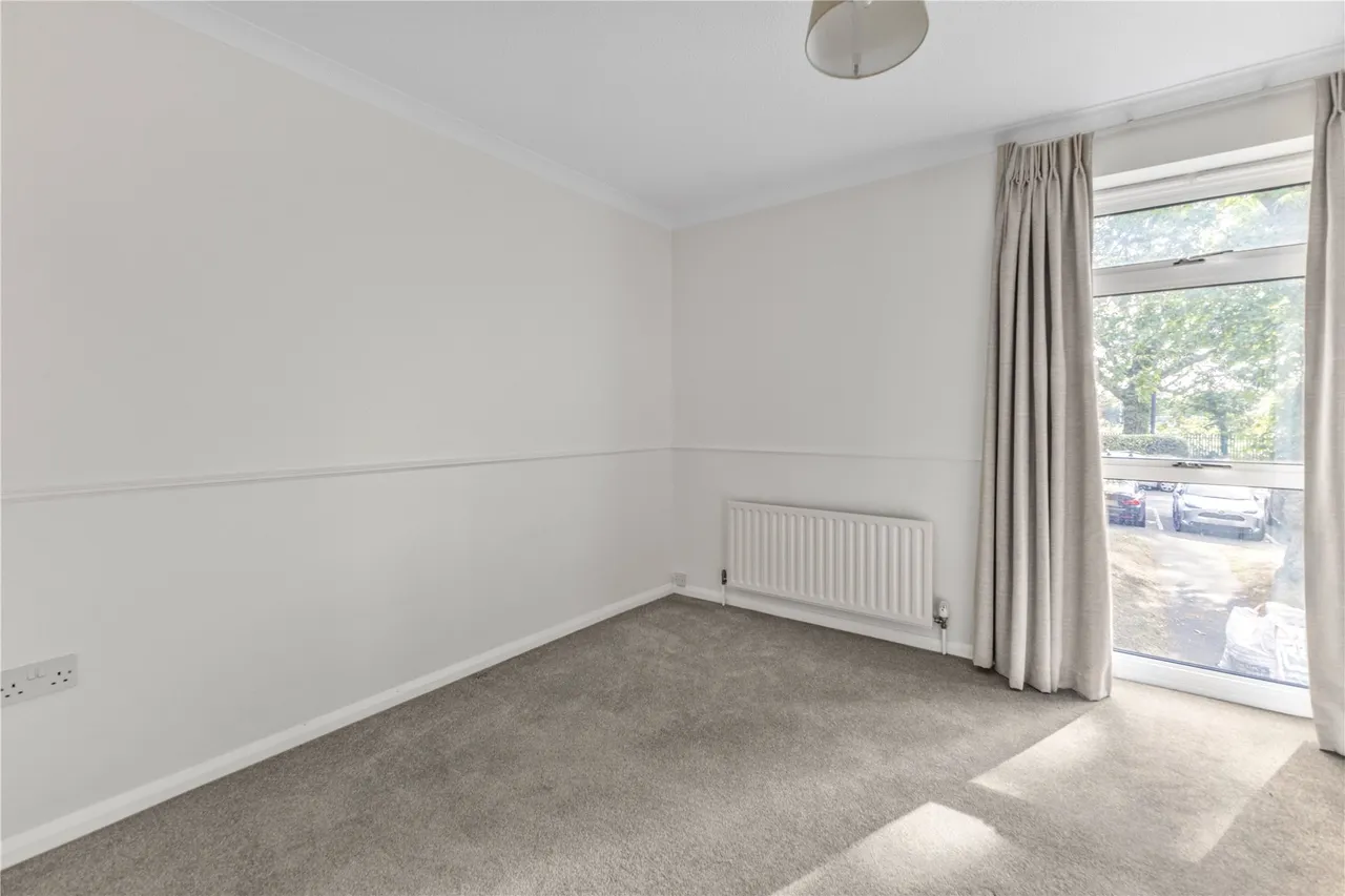 Raglan Road, Knaphill, GU21, photo 11
