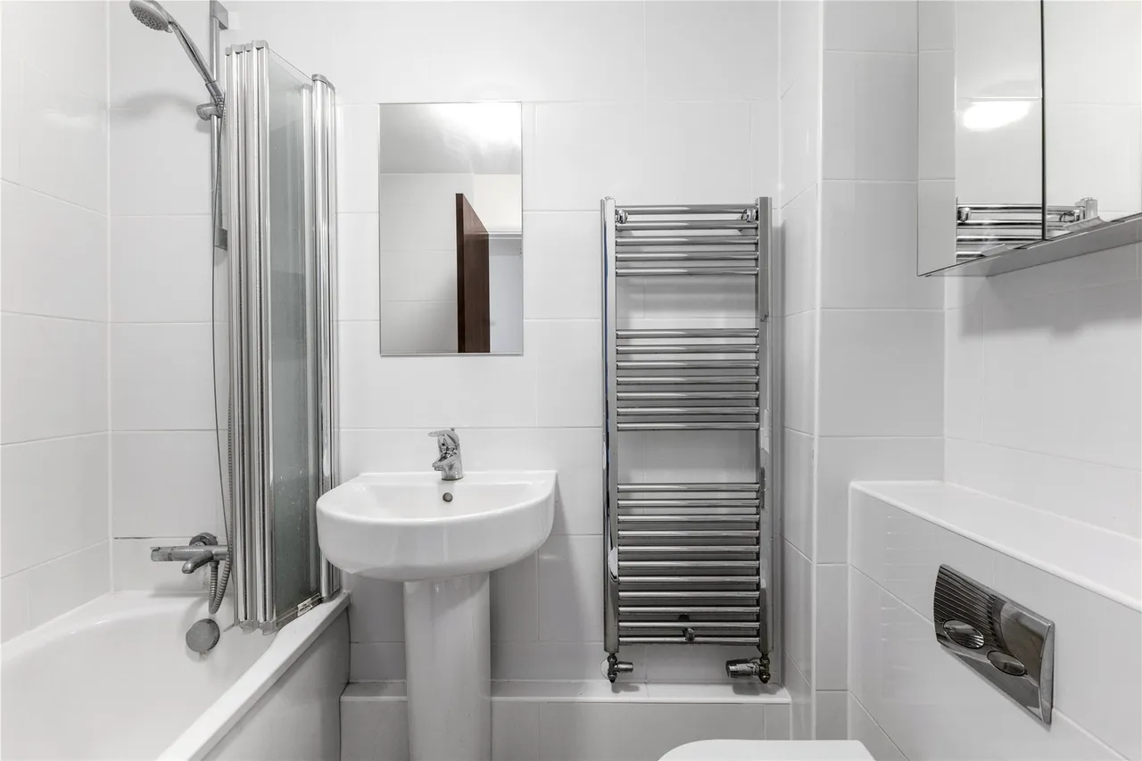 Raglan Road, Knaphill, GU21, photo 10