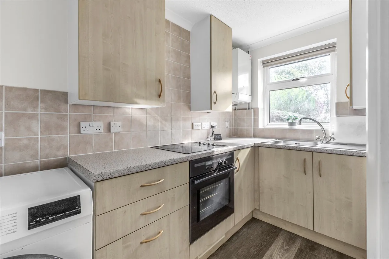 Raglan Road, Knaphill, GU21, photo 5