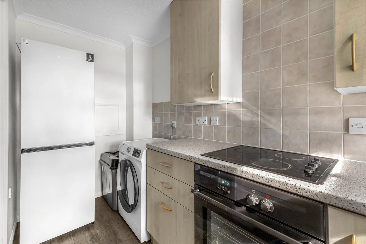 Raglan Road, Knaphill, GU21, photo 4