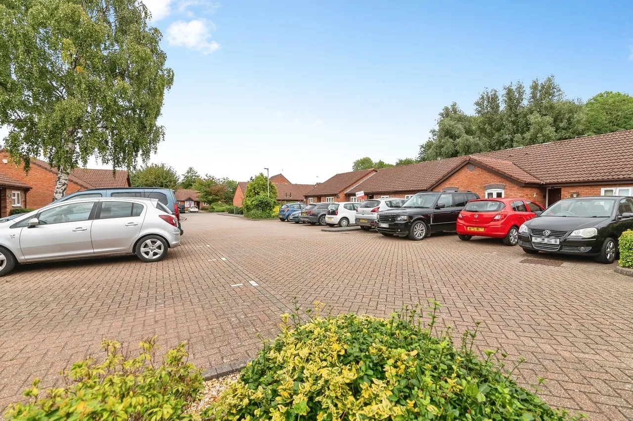 Kingfishers Court, West Bridgford, NG2, photo 15