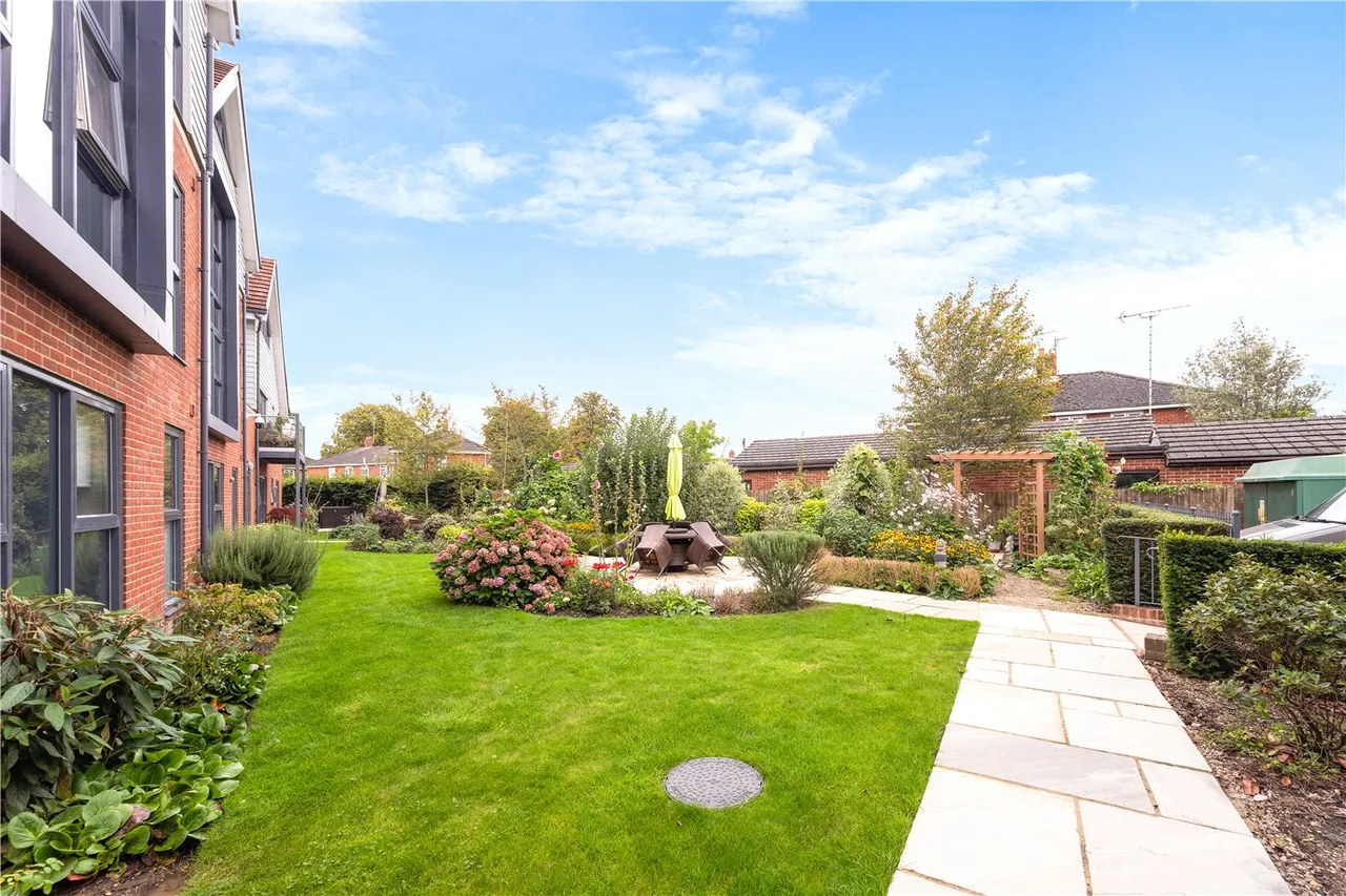 2 bed flat for sale — Duttons Road, Romsey, Hampshire, SO51