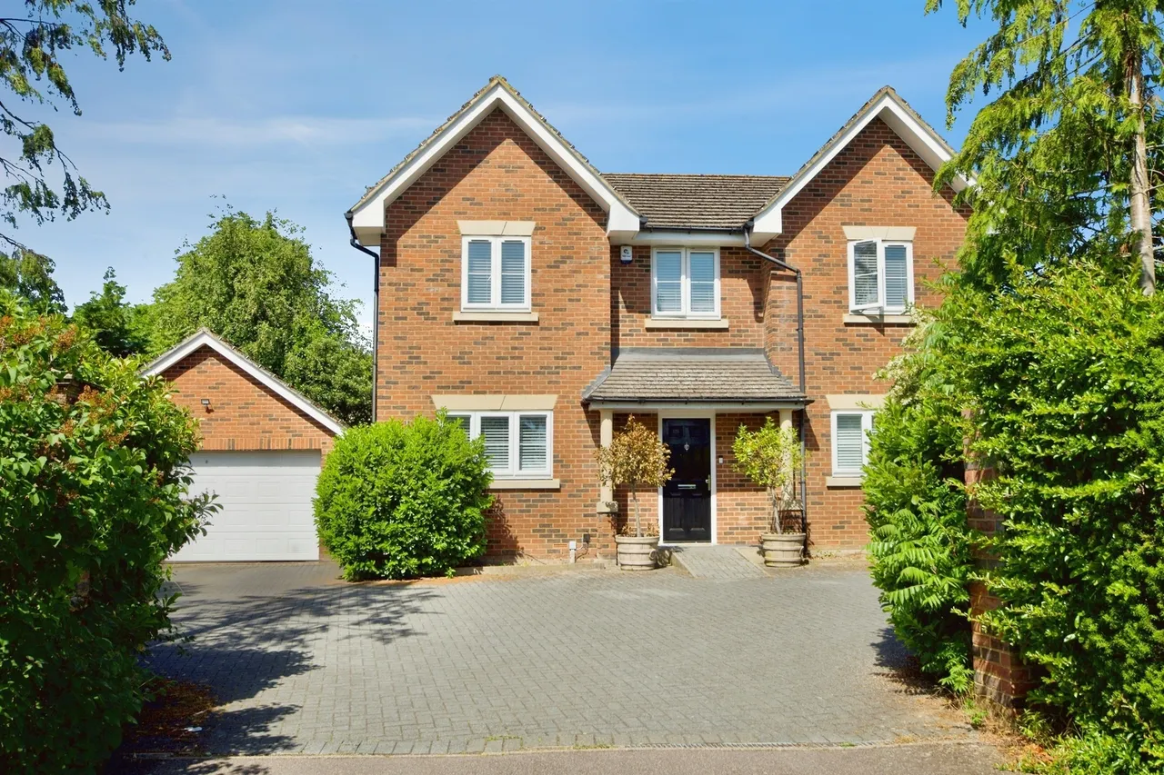 4 bed house for sale — Mandeville Close, Broxbourne