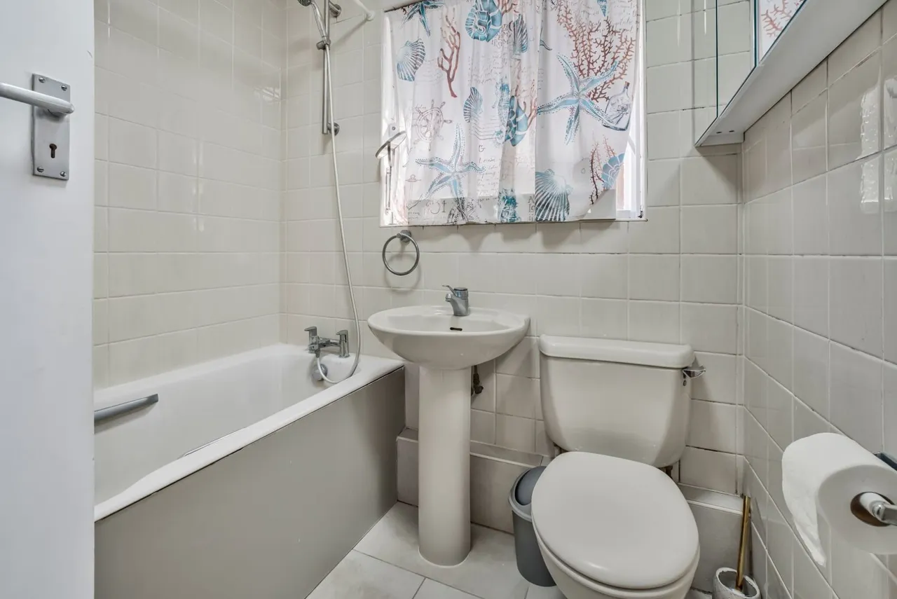 Chatsworth Road, Ealing, London, W5, photo 3
