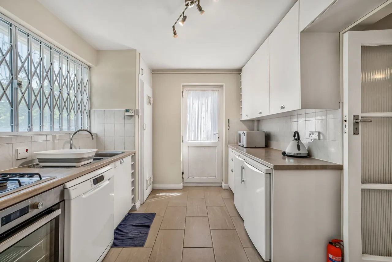 Chatsworth Road, Ealing, London, W5, photo 9