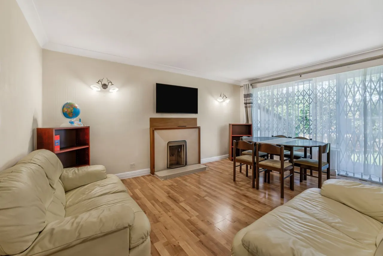 2 bed flat to rent — Chatsworth Road, Ealing, London, W5