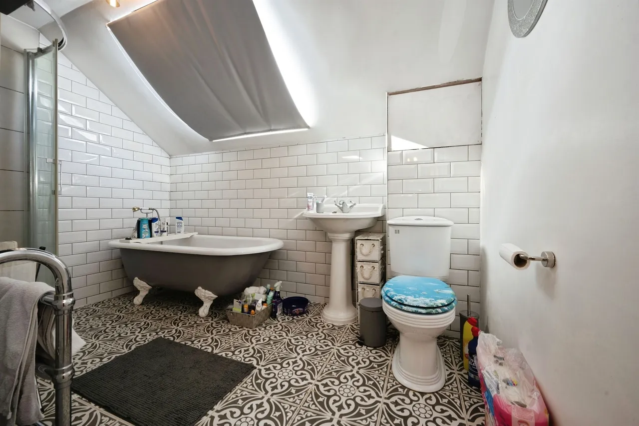 Aylesbury Road, Bierton, HP22, photo 6