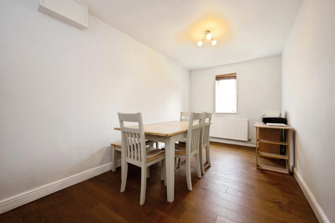 Aylesbury Road, Bierton, HP22, photo 5
