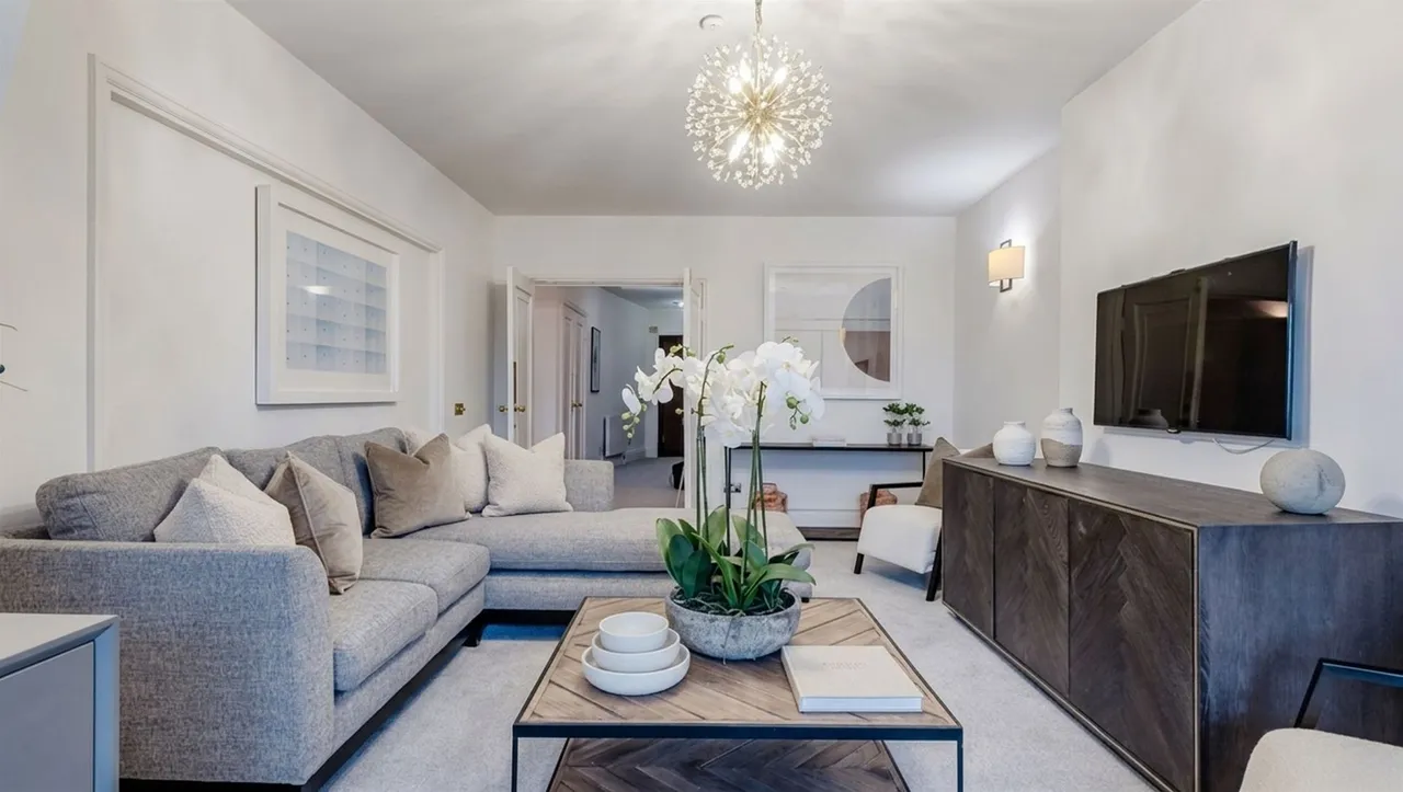 4 bed flat to rent, Park Road, Strathmore Court, NW8