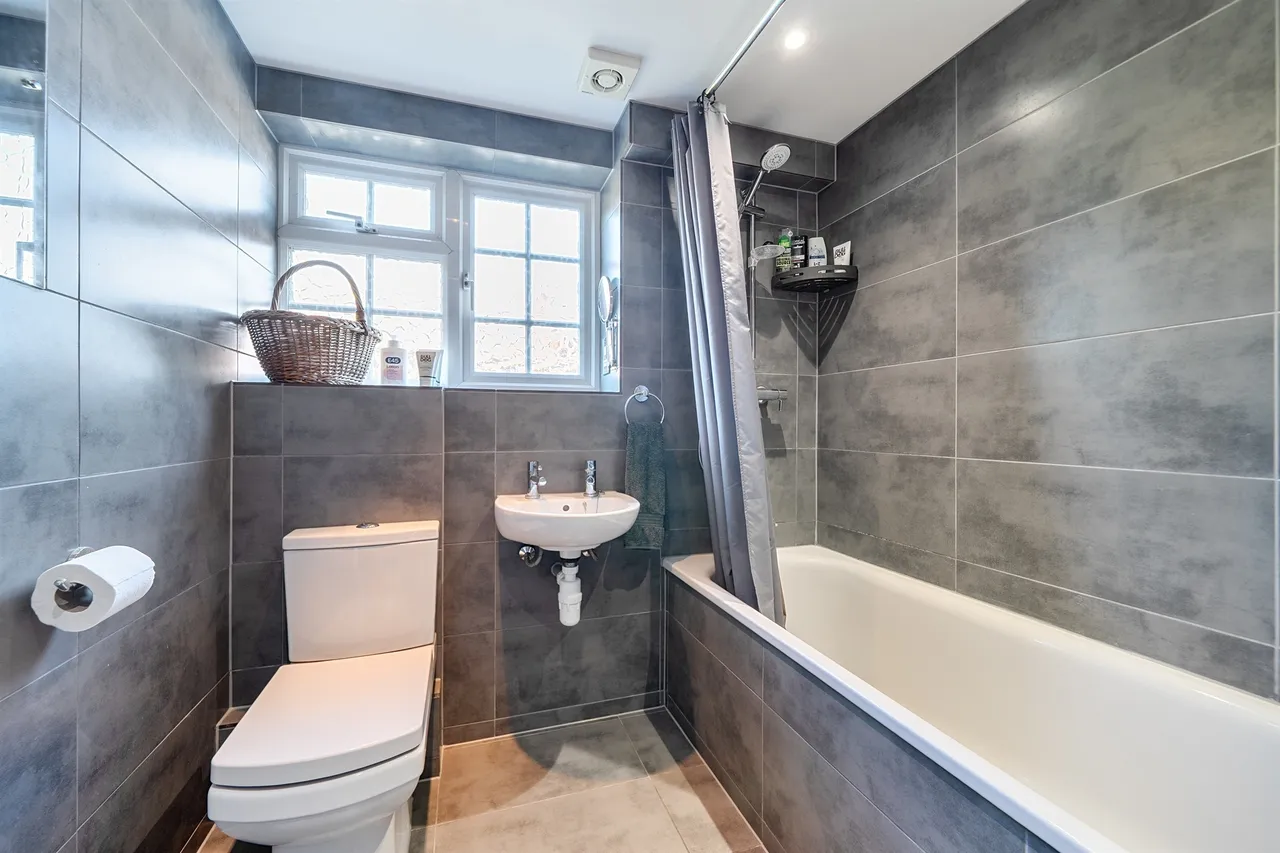 Waverley Road, Enfield, photo 12