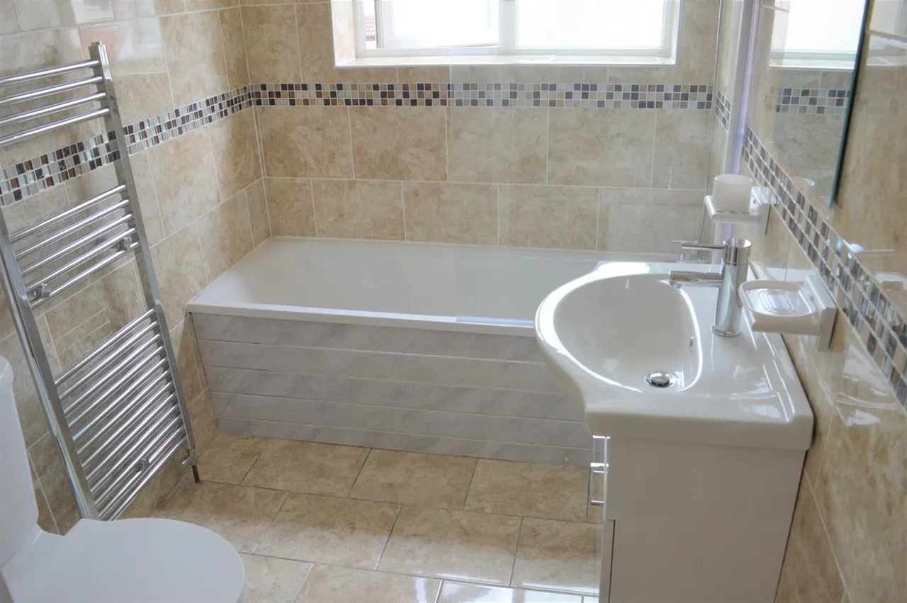 Walnut Tree Road, Heston, photo 5