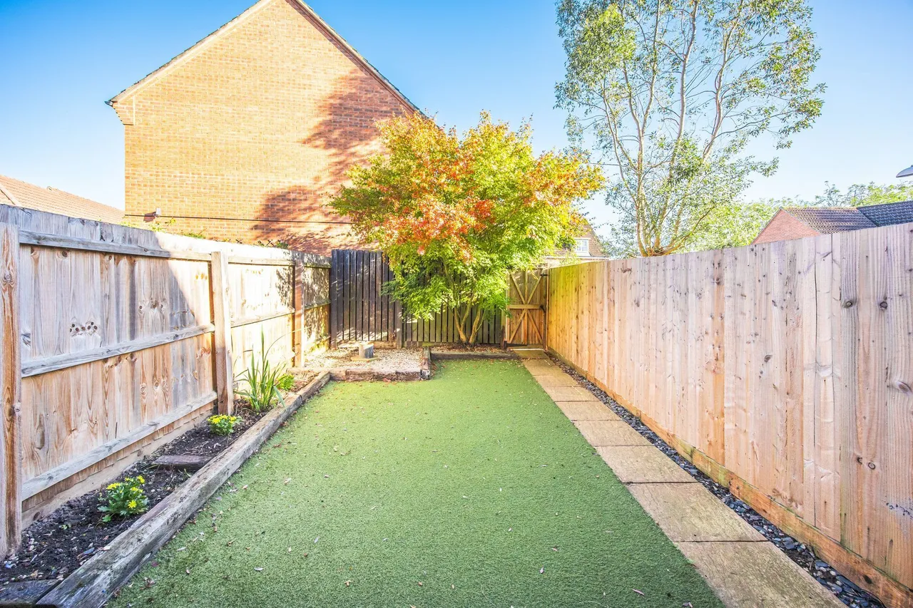Well Presented Three Bedroom Home in, photo 4