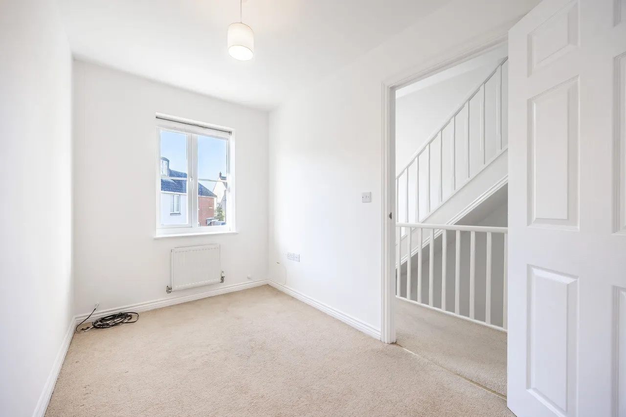 Well Presented Three Bedroom Home in, photo 11