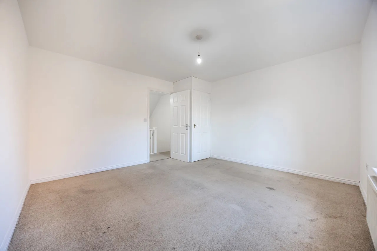 Well Presented Three Bedroom Home in, photo 8