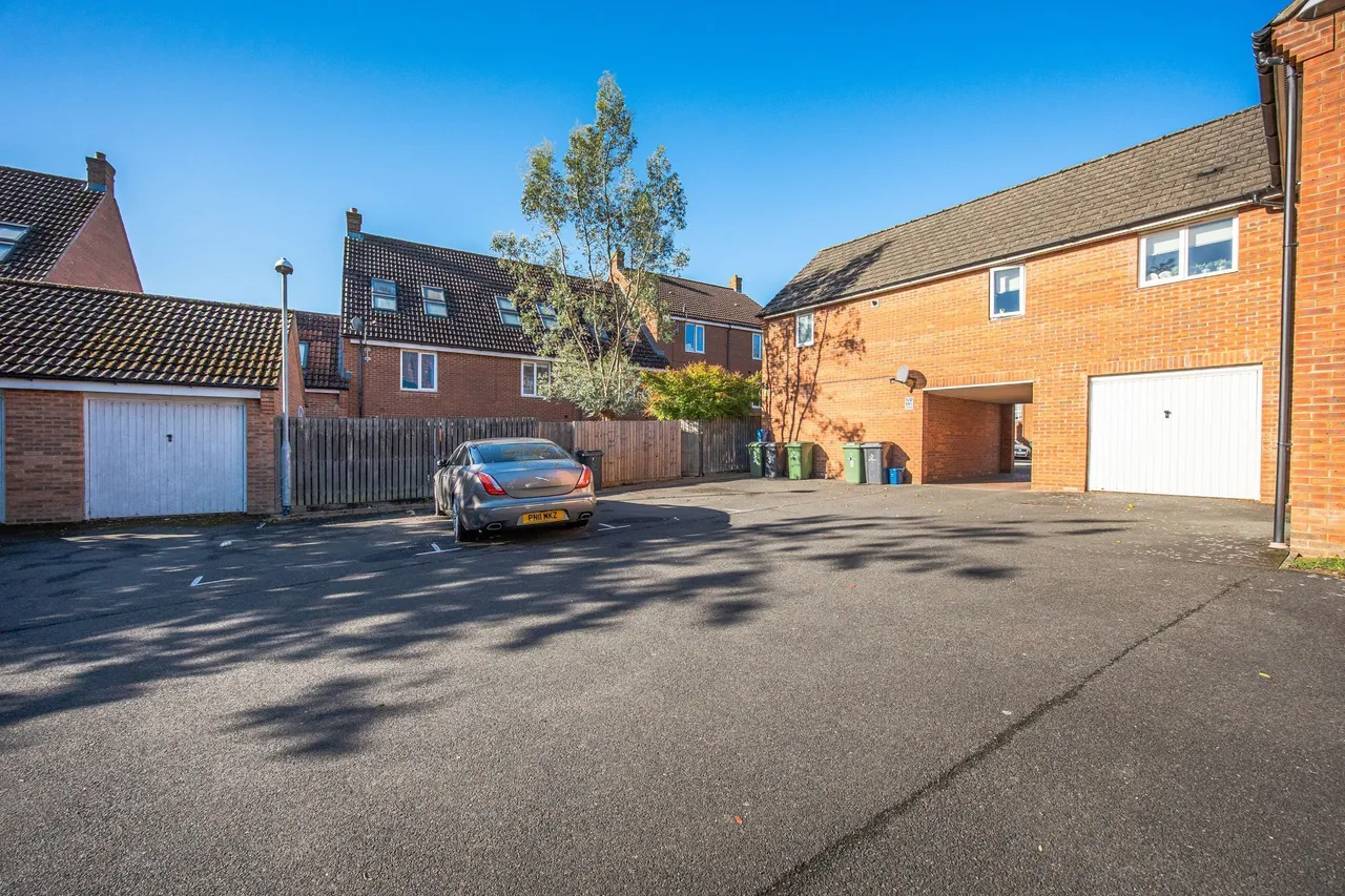 Well Presented Three Bedroom Home in, photo 16