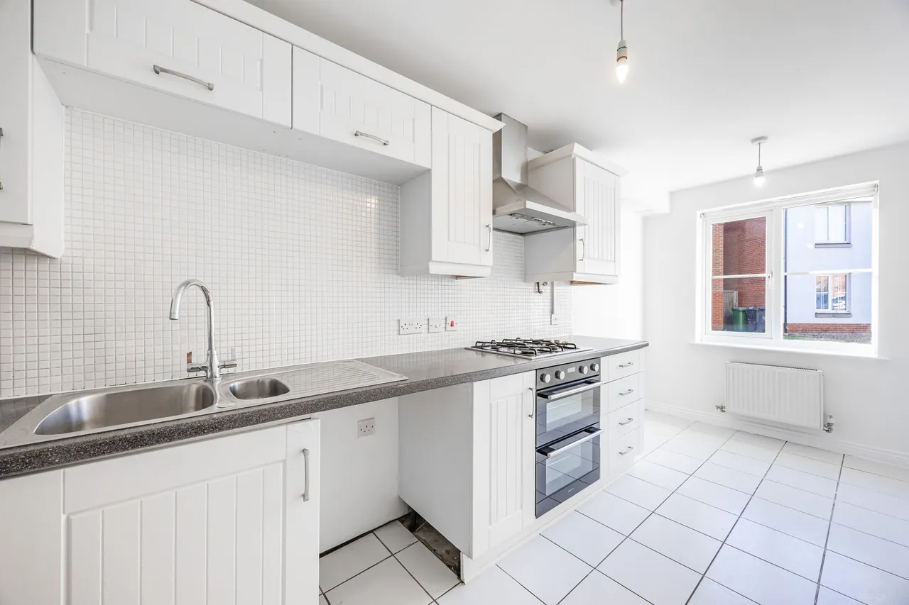 Well Presented Three Bedroom Home in, photo 2
