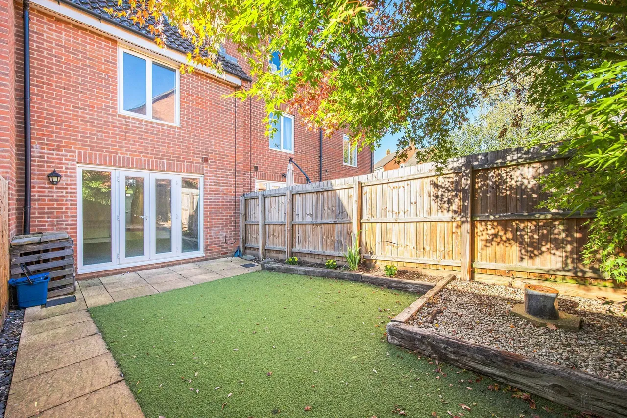 Well Presented Three Bedroom Home in, photo 15