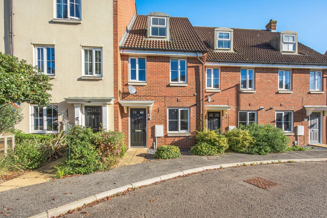 3 bed property for sale, Well Presented Three Bedroom Home in