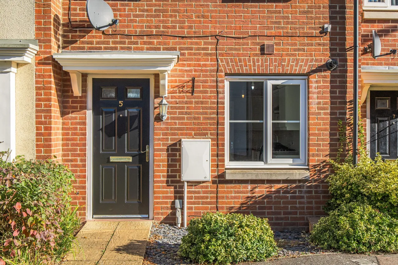 Well Presented Three Bedroom Home in, photo 5