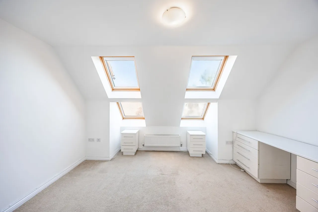 Well Presented Three Bedroom Home in, photo 13