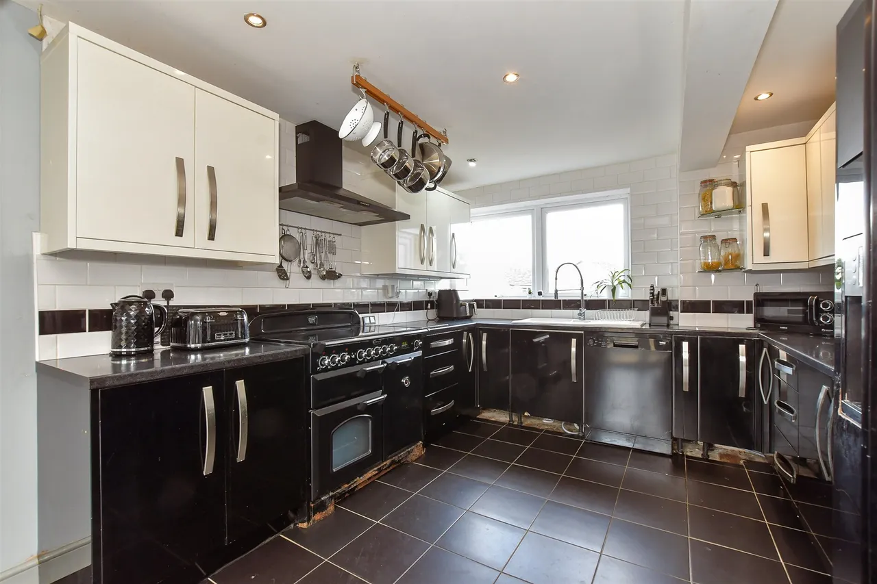Marden Avenue, Chichester, PO19, photo 4