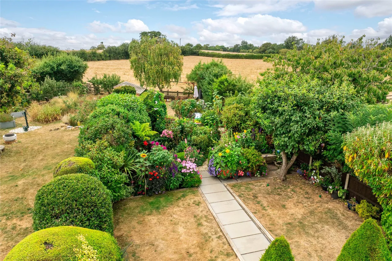 The Beeches, Deanshanger, MK19, photo 23