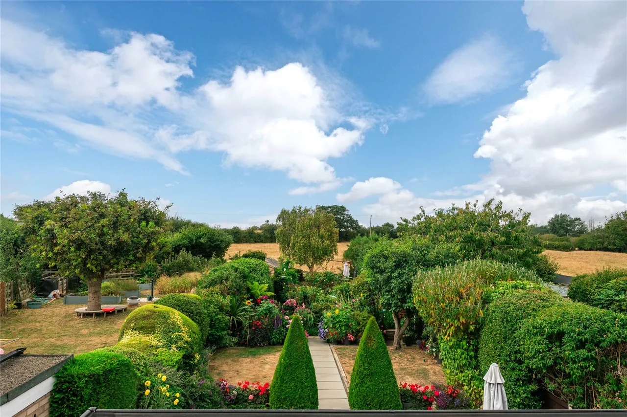 The Beeches, Deanshanger, MK19, photo 21